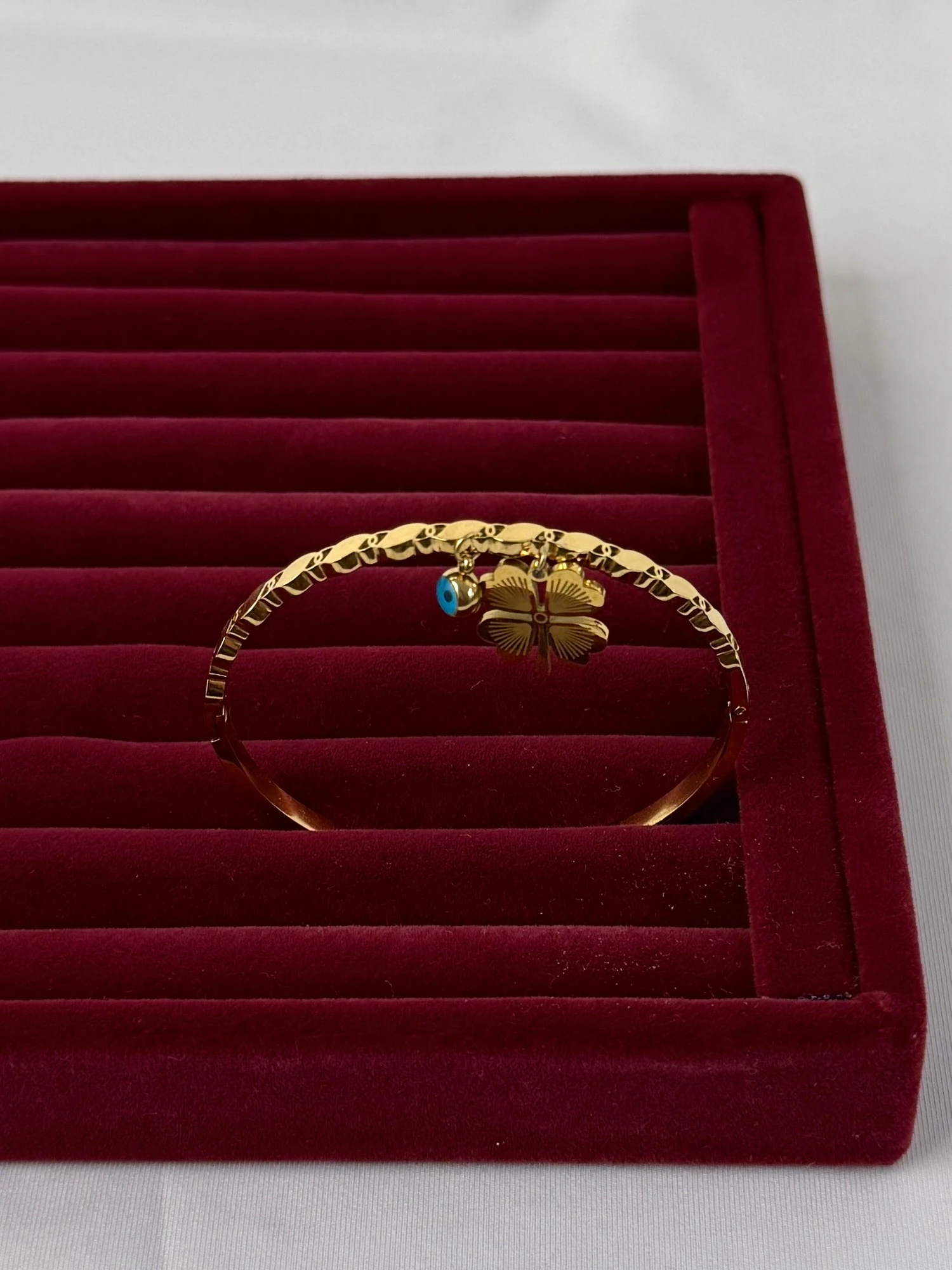 çelik gold yonca charm kelepçe