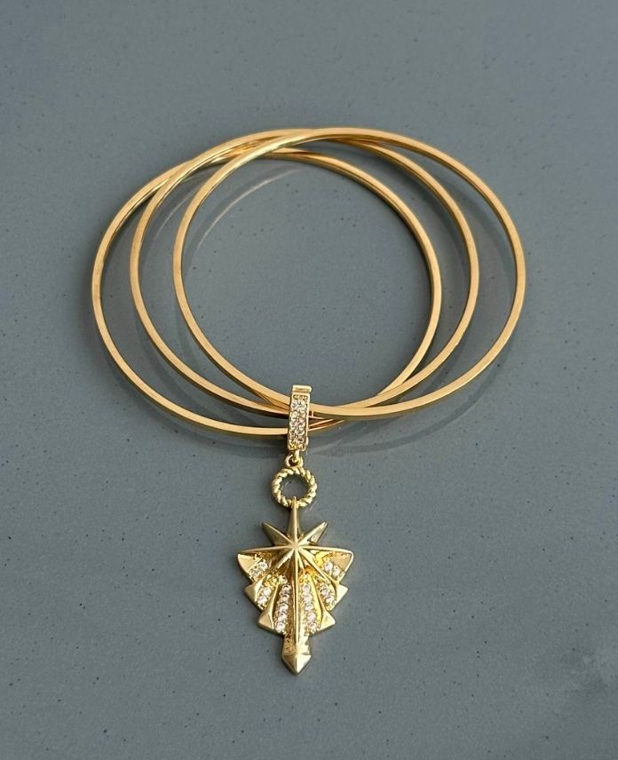 çelik gold charmlı ajda kelepçe