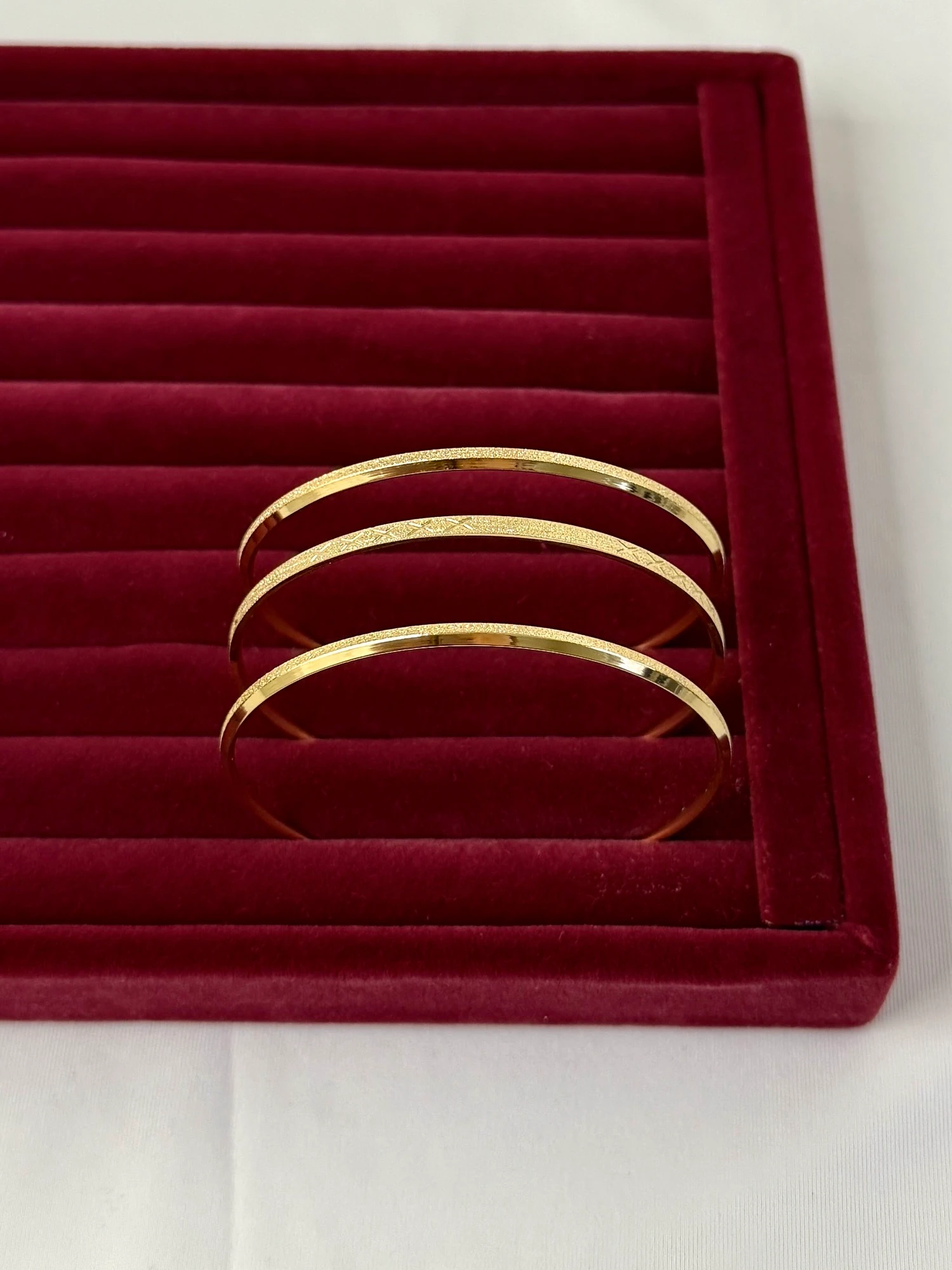 çelik gold desenli simli 65mm ajda kelepçe
