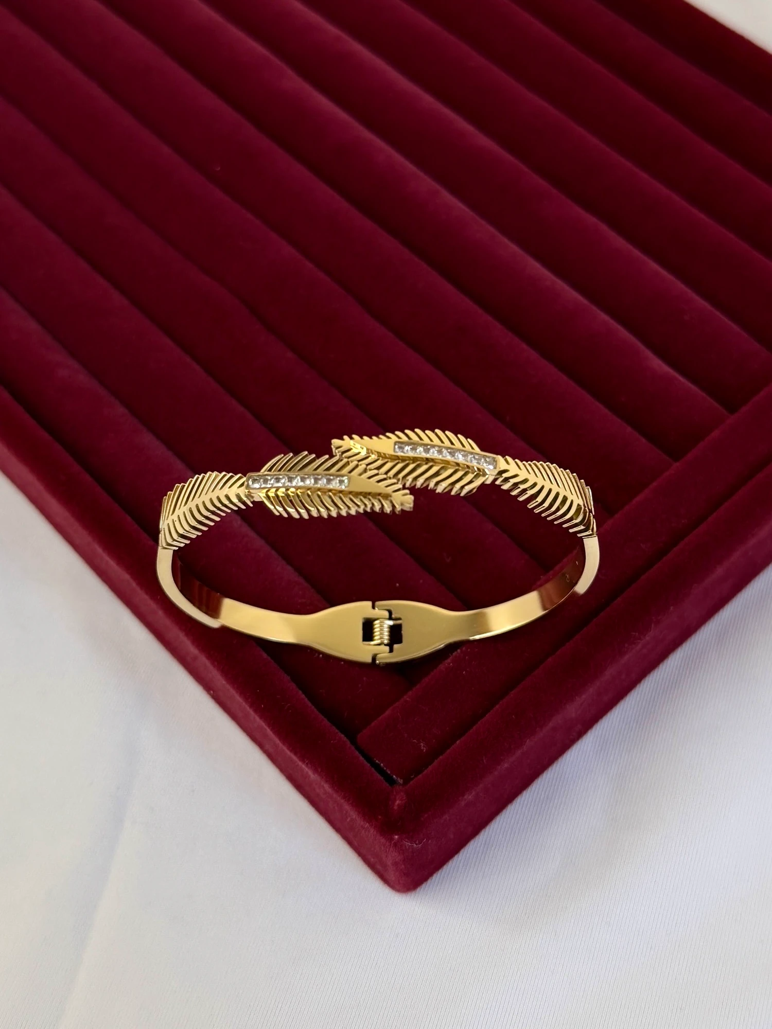 çelik gold yaprak taşlı simli kelepçe