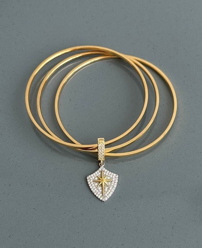 çelik gold charmlı ajda kelepçe
