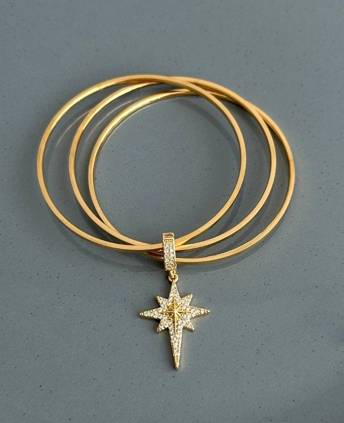 çelik gold charmlı ajda kelepçe