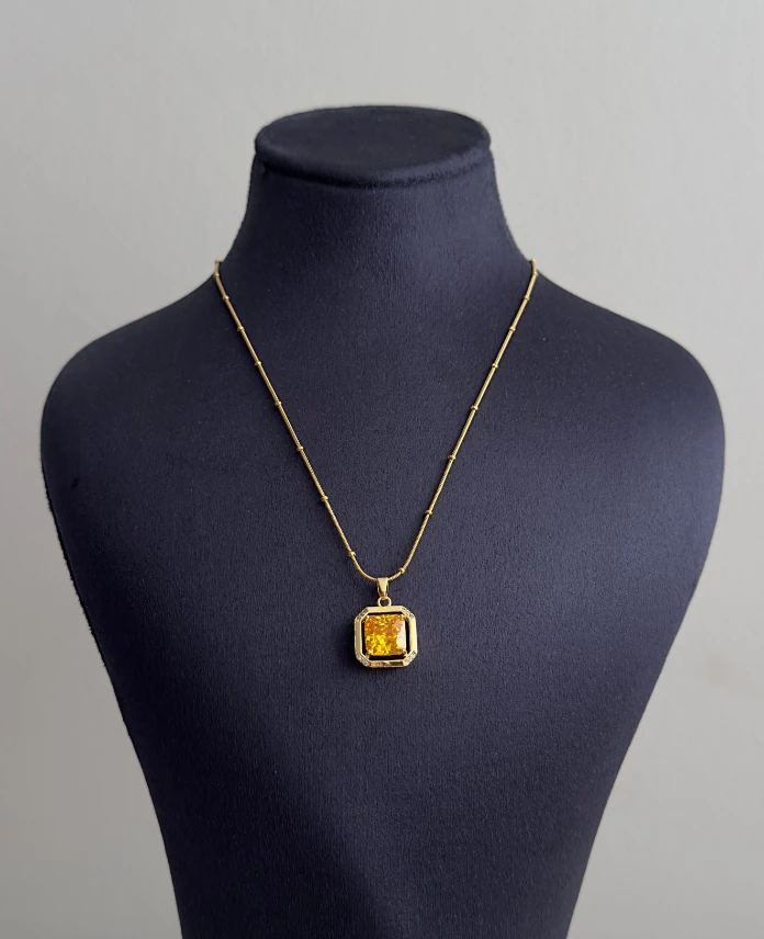 çelik gold kare sarı taşlı 45cm kolye