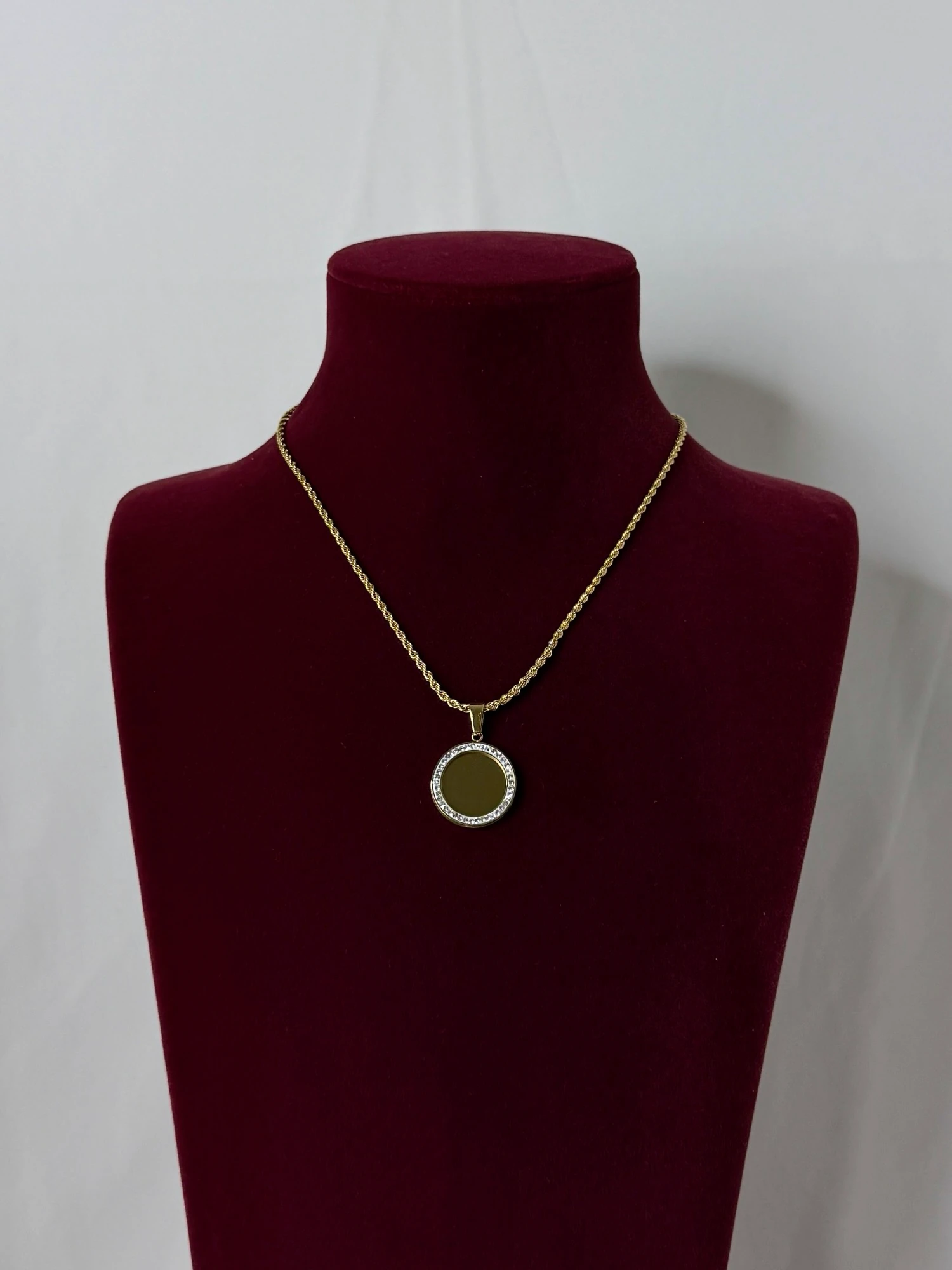 çelik gold plaka burgu kolye