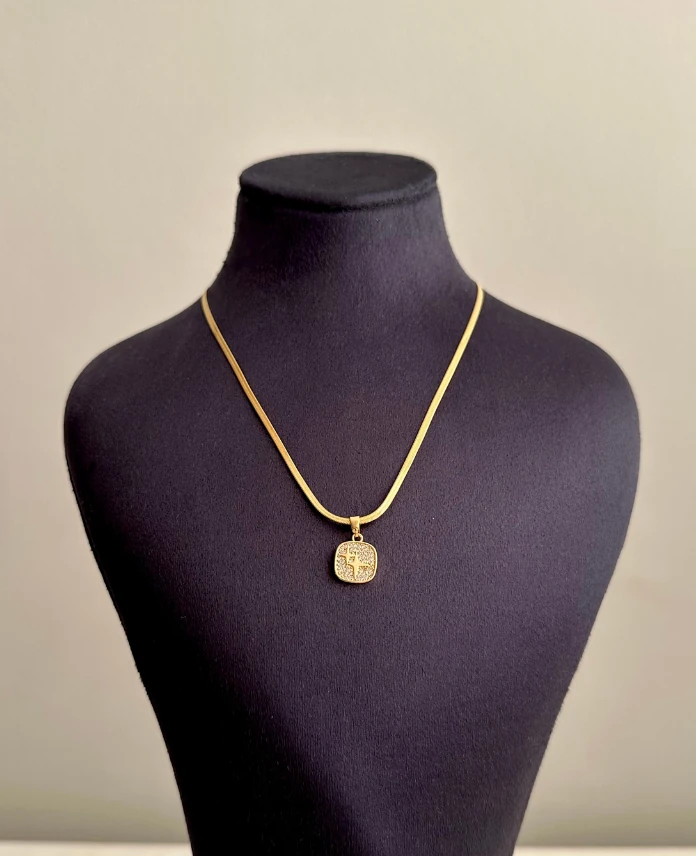 çelik gold kare yıldız taşlı italyan 45cm kolye