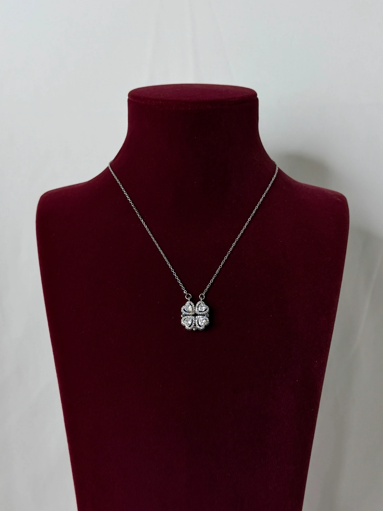 çelik silver yonca mıknatıslı açılır kolye
