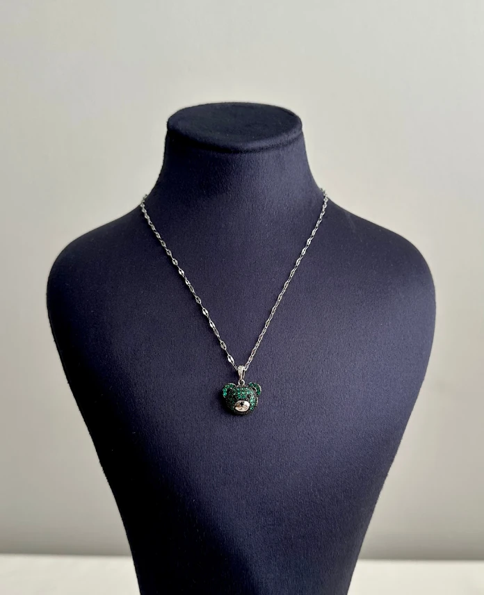 çelik silver ayıcık kafası yeşil taşlı 45cm kolye