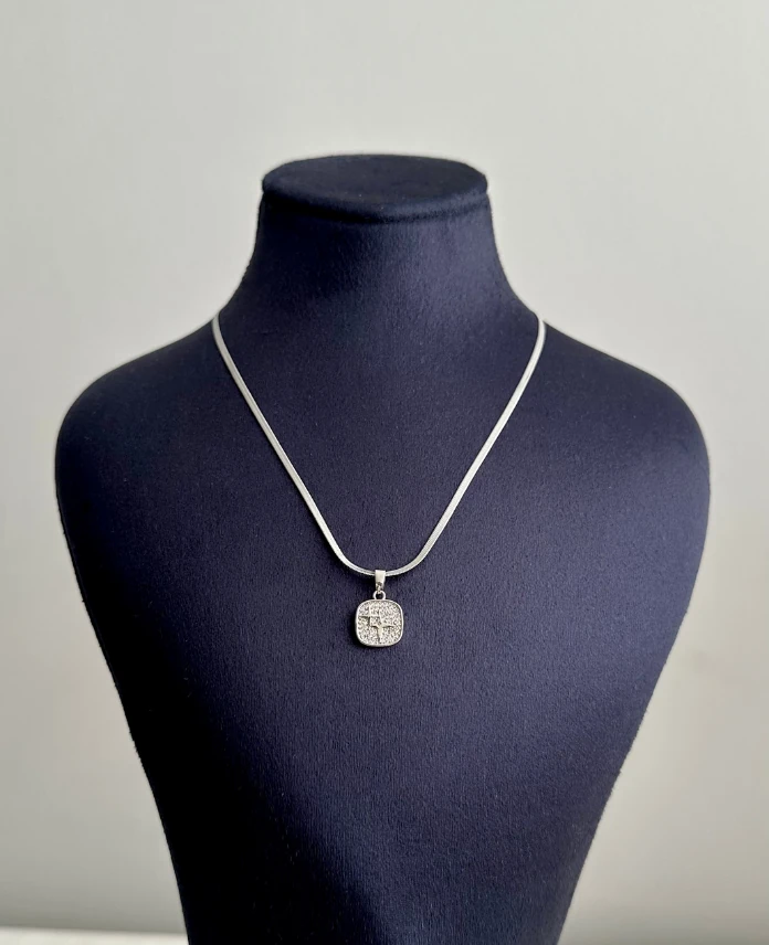 çelik silver italyan kare yıldız taşlı 45cm kolye