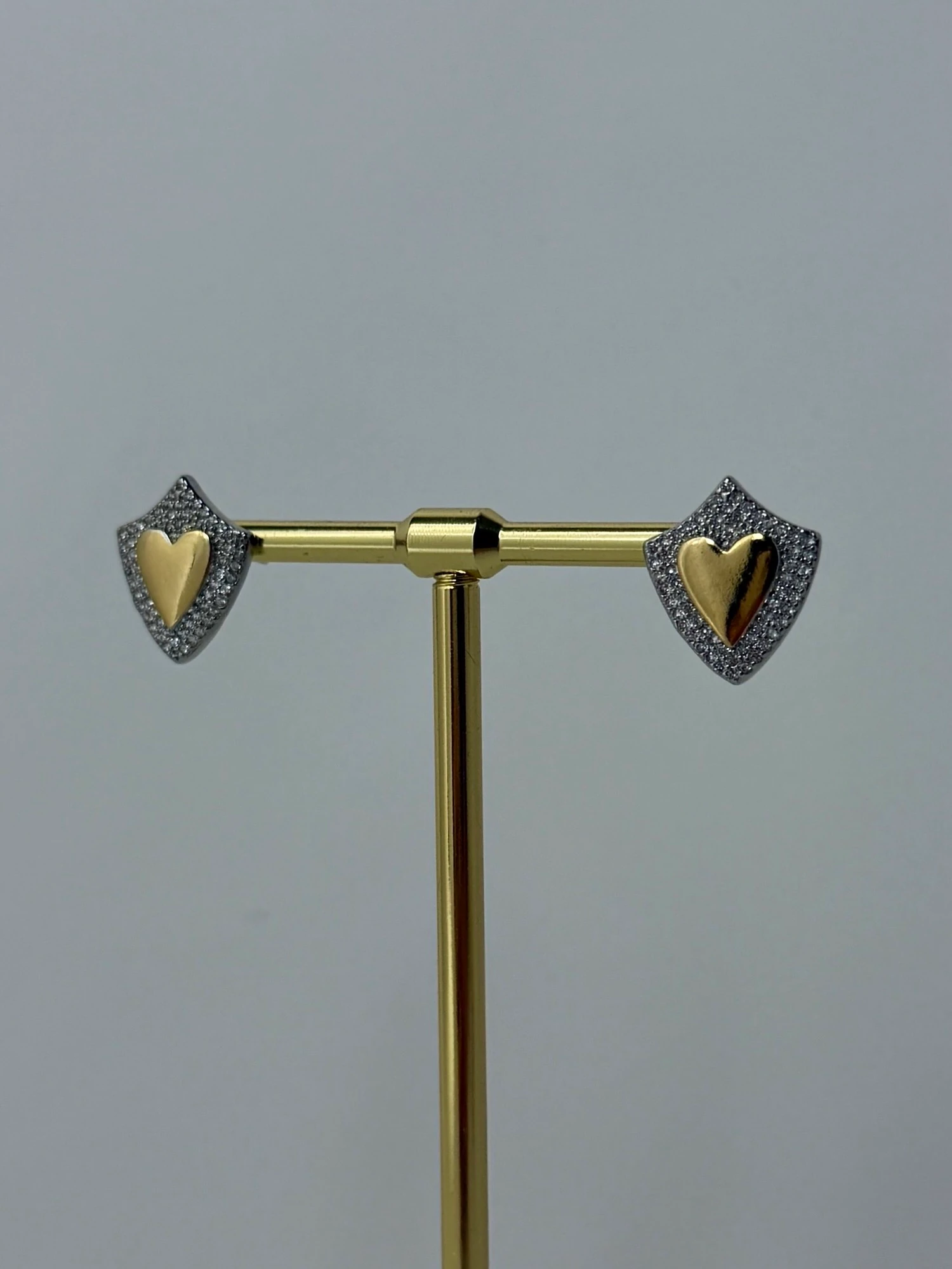 çelik gold kalp taşlı küpe