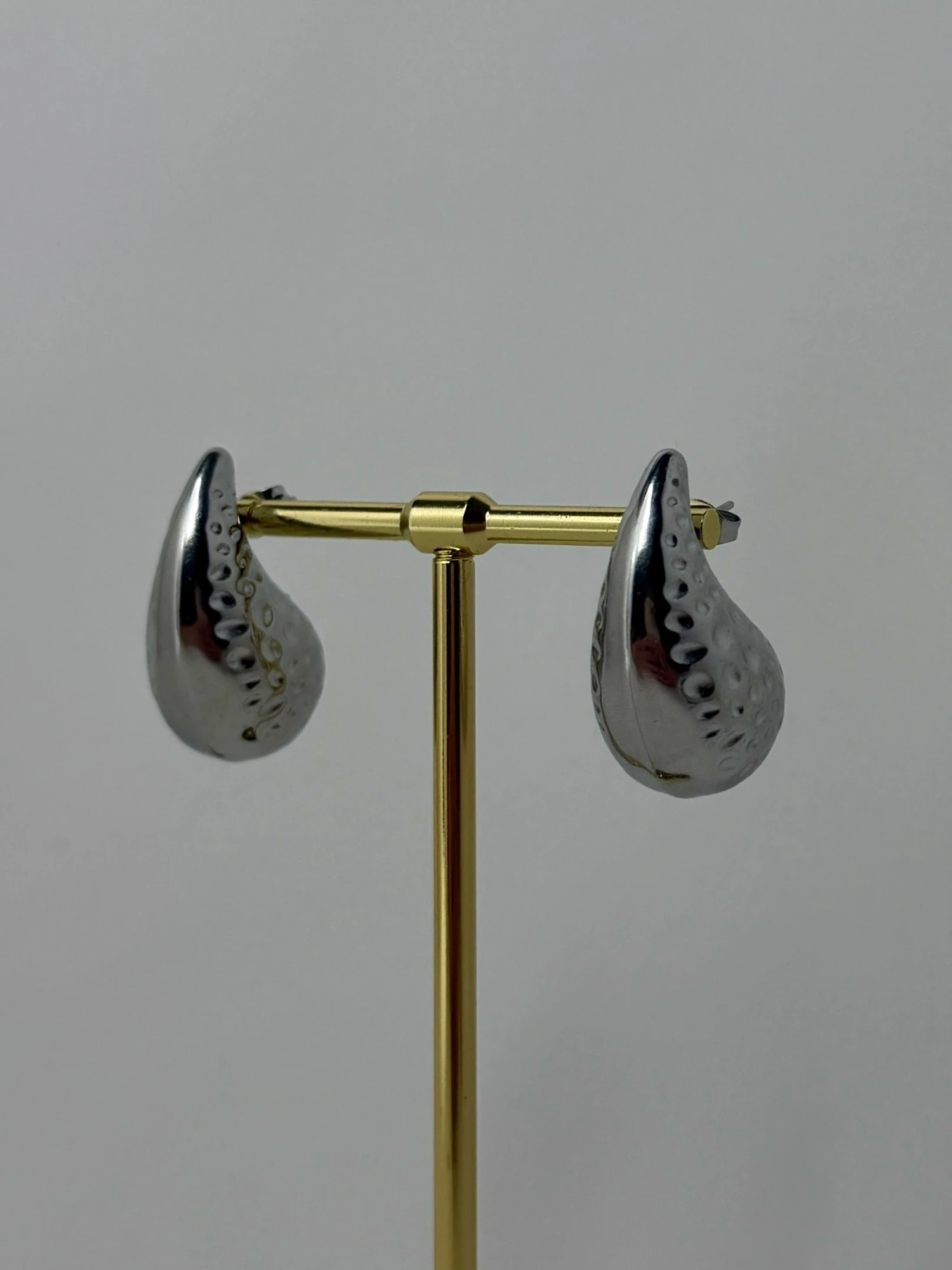 çelik silver damla desenli küpe