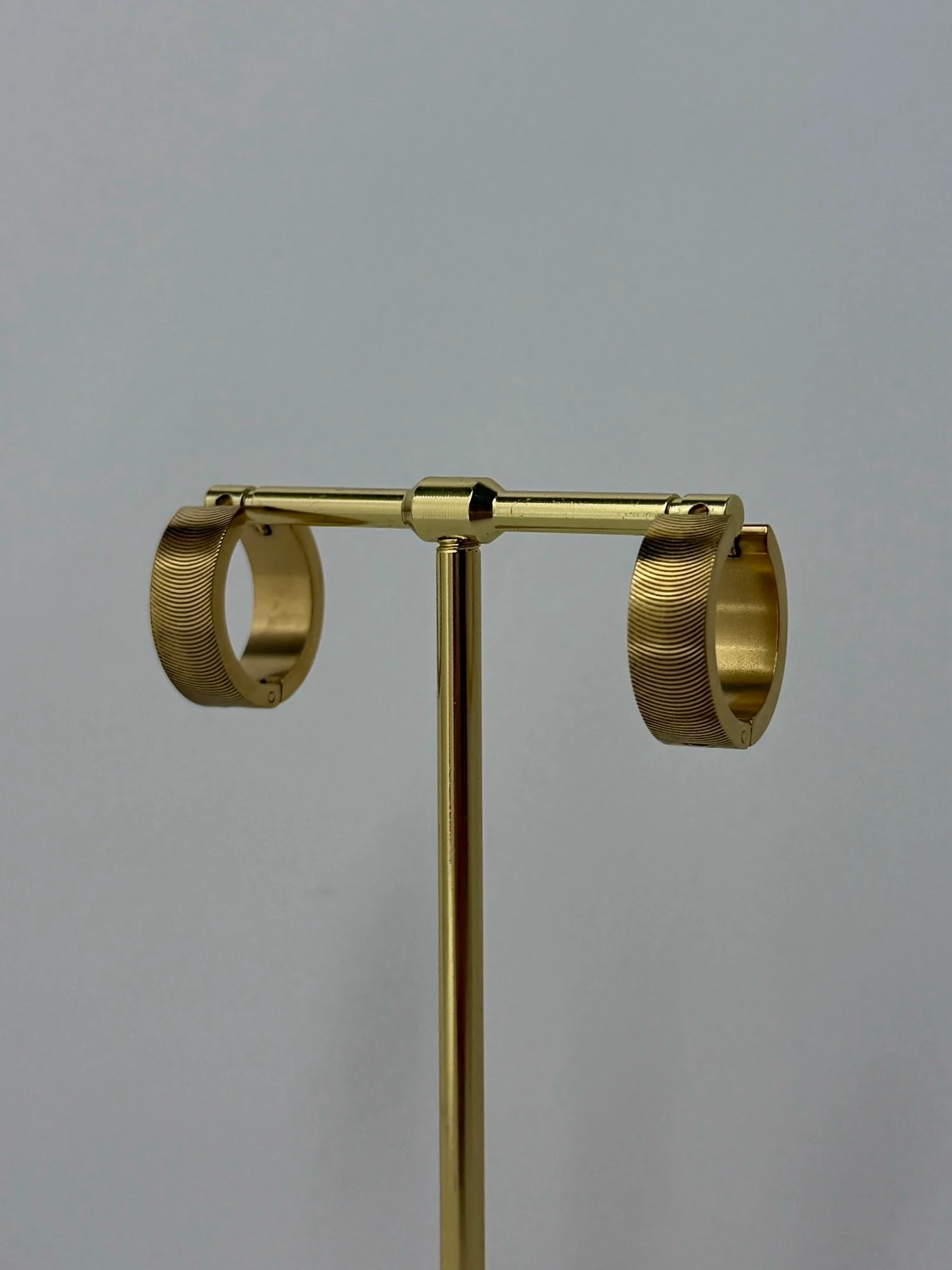 çelik gold halka desenli küpe