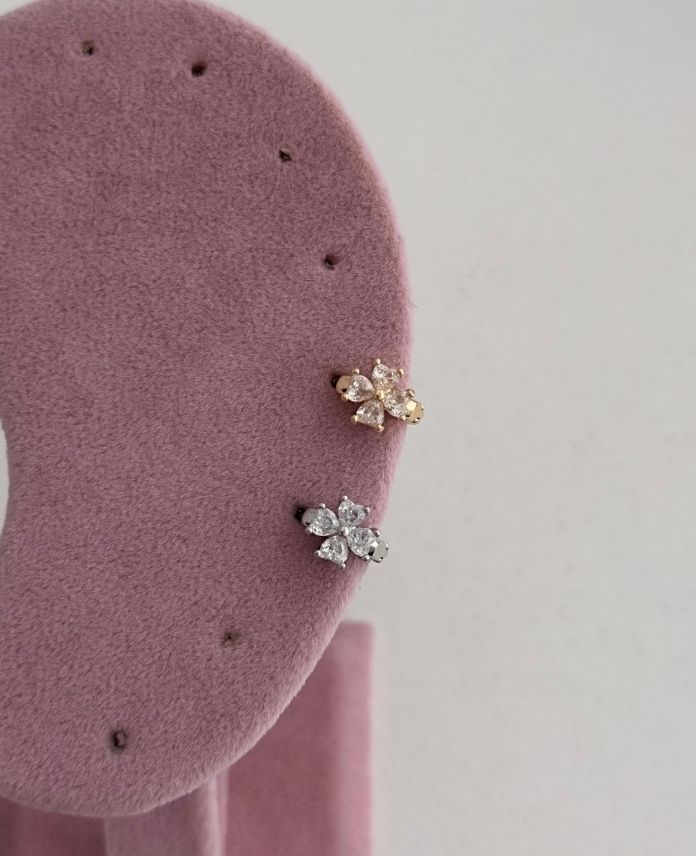 Çelik Yonca Taş Helix Piercing