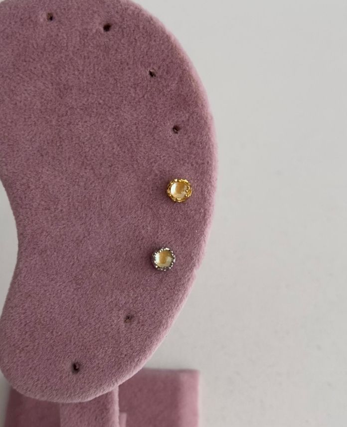 Çelik Yuvarlak Sarı Taş Tragus Piercing (Arkası Düz)