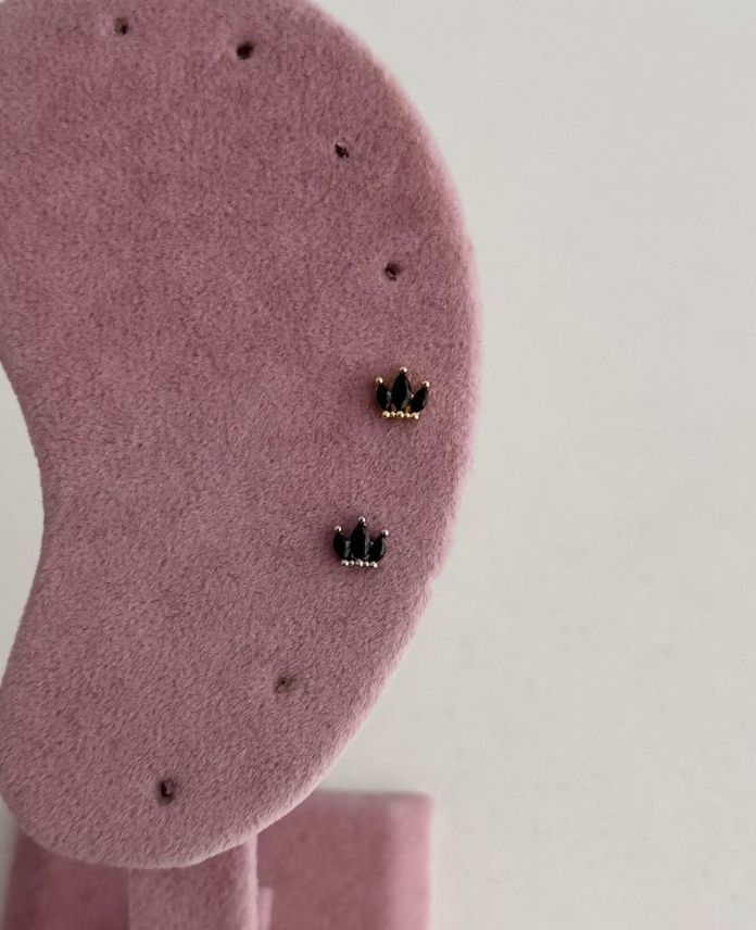 Çelik Üçlü Siyah Taş Tragus Piercing (Arkası Düz)