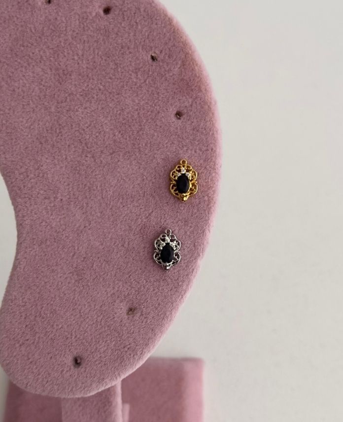 Çelik Taç Siyah Taş Tragus Piercing (Arkası Düz)