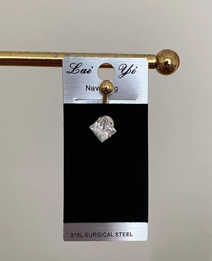 Çelik Gold Göbek Kare Taşlı Piercing