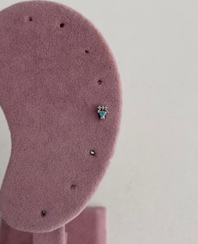 Çelik Mavi Beyaz Üçgen Tragus Piercing (Arkası Düz)