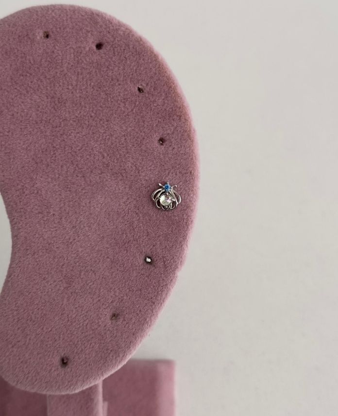 Çelik Taç Mavi Beyaz Tragus Piercing (Arkası Düz)