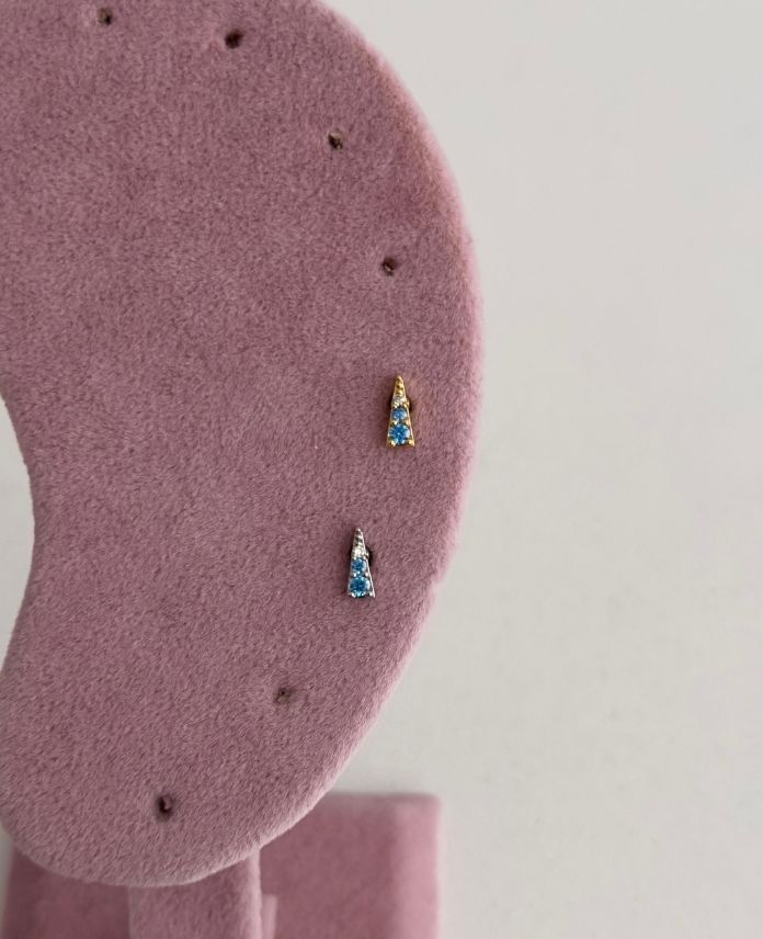 Çelik Üçgen Mavi Tragus Piercing (Arkası Düz)