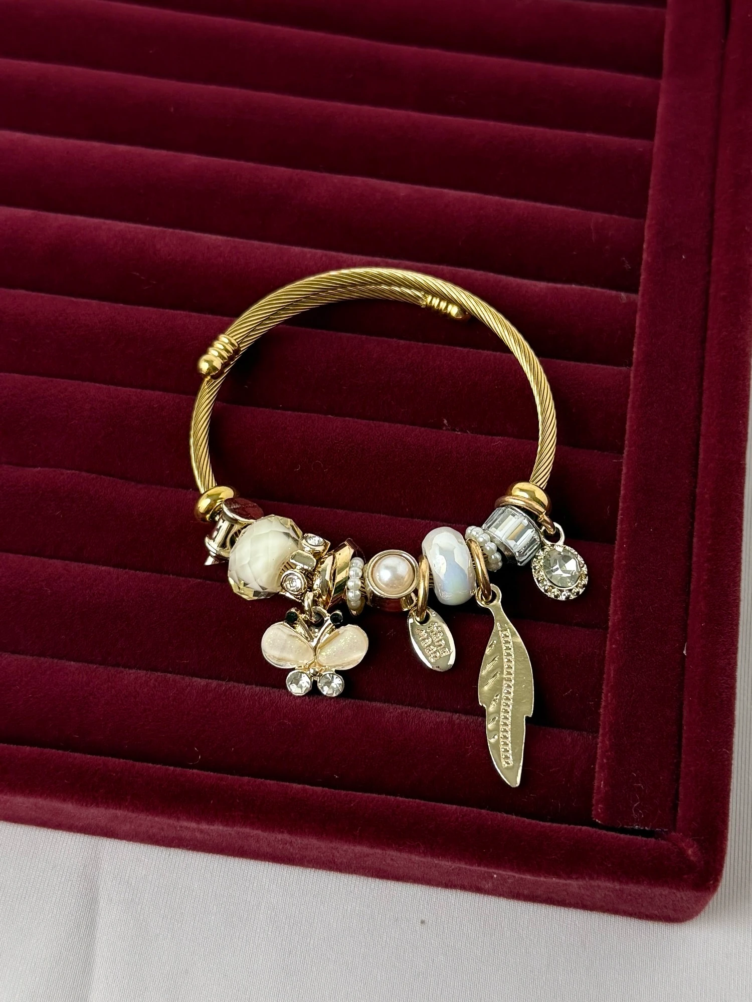 gold kelebek beyaz pndr