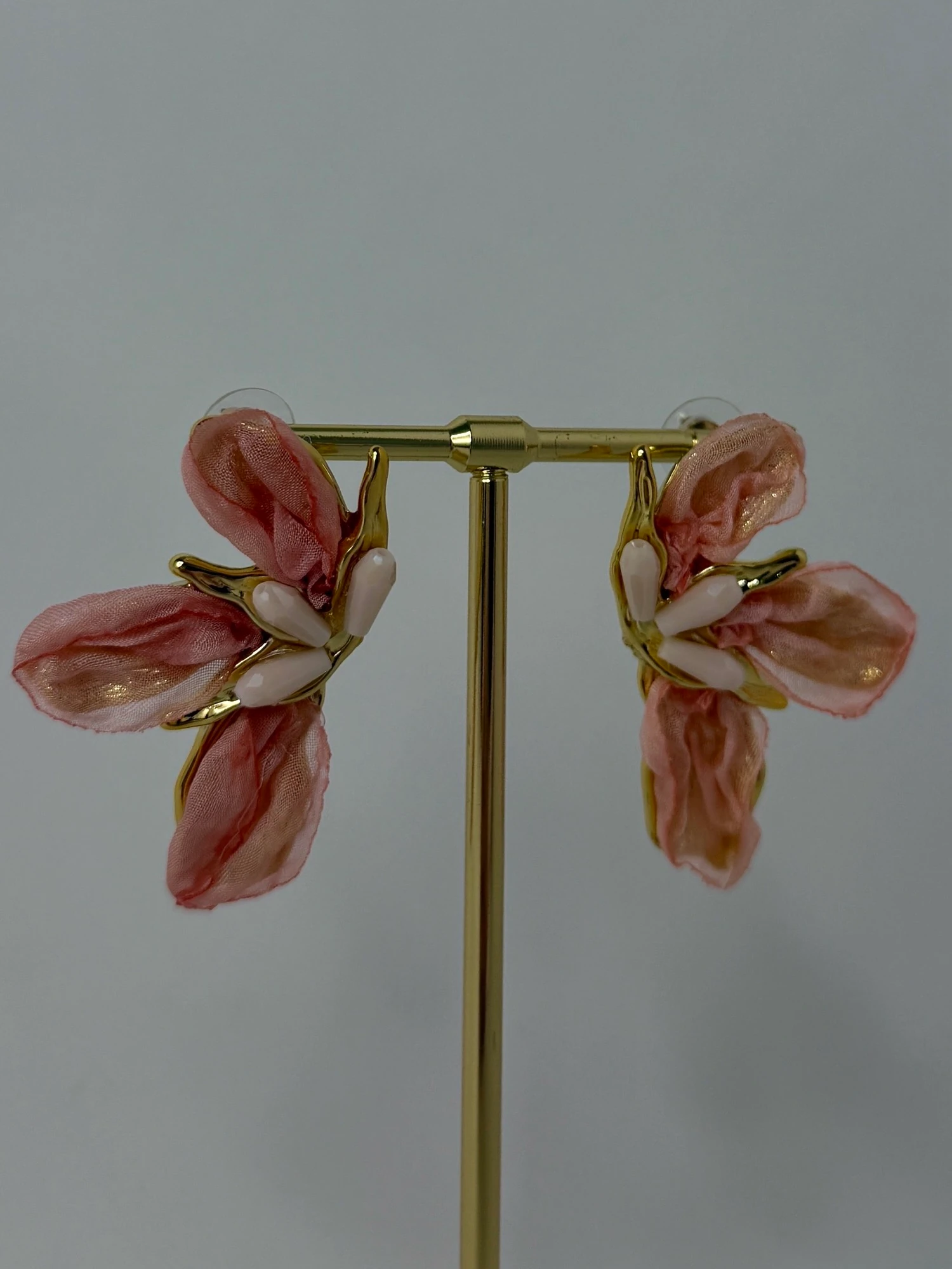 vip gold pembe tül yarım çiçek küpe