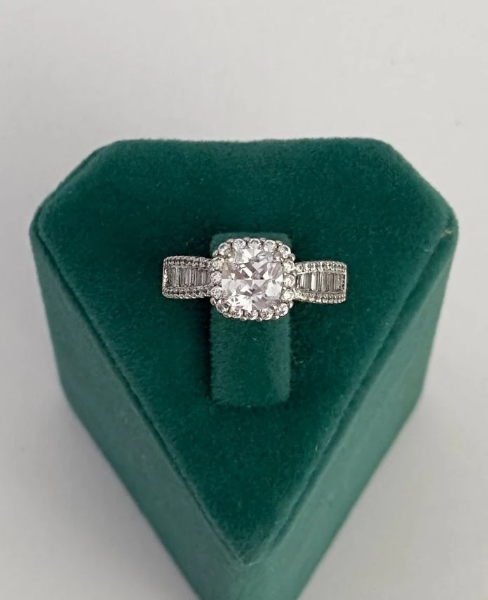 Xuping Numaralı Silver Bombe Büyük Kare Taş Yüzük